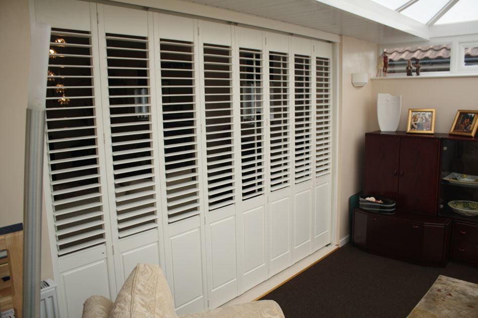 Room Divider Shutters with Tracking System